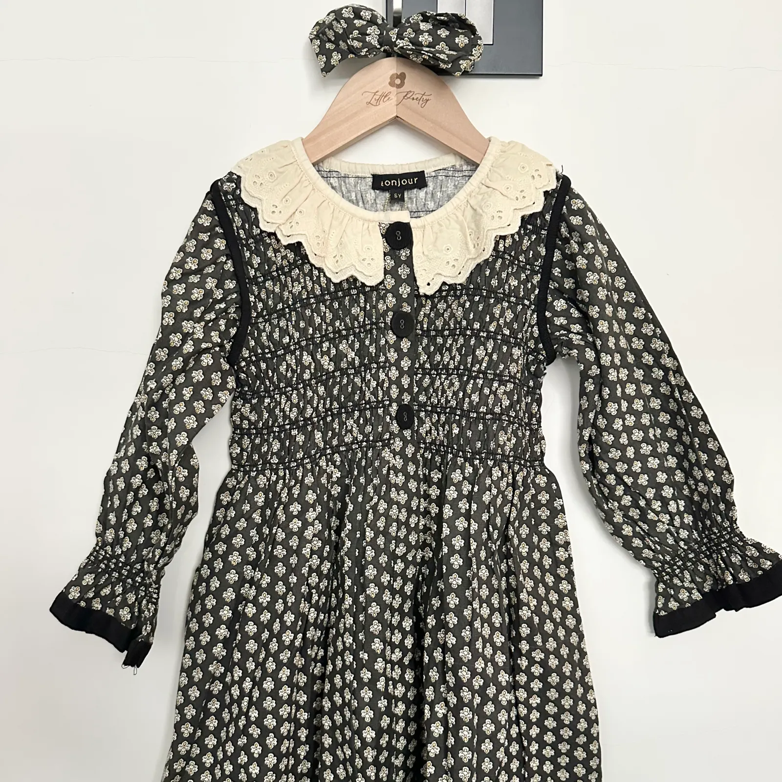 新品未使用　BONJOUR DIARY 8y 迷你相机包, 麂皮效果小牛皮、小羊皮与金色金属, 淡棕— 精品| CHANEL